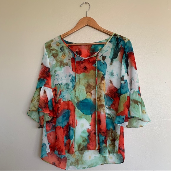 CHAZARI Tops - NWOT CHAZARI Floral Ruffle Sleeves Blouse Large